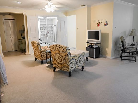 4th image of 745 S Park Ave