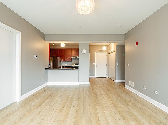 2nd image of 565 W Quincy St Unit 1008