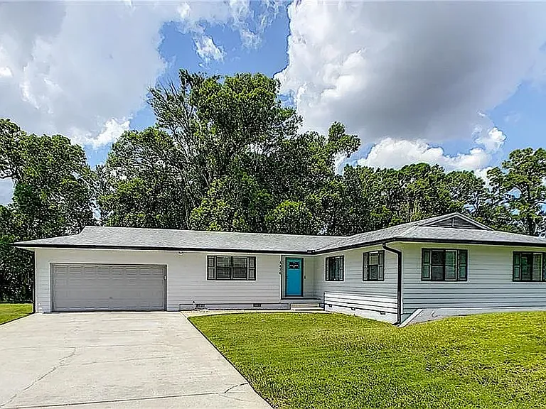 4476 Fairview Ave — Photo 1