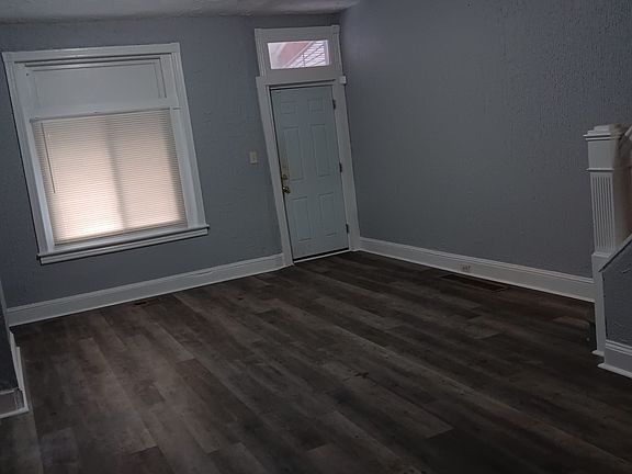 5th image of 2929 W Oakdale St