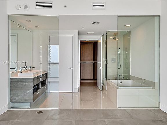 3rd image of 650 NE 32nd St Unit 1903