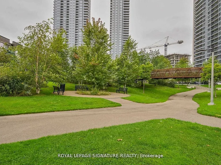 135 Village Green Sq #623 — Photo 11