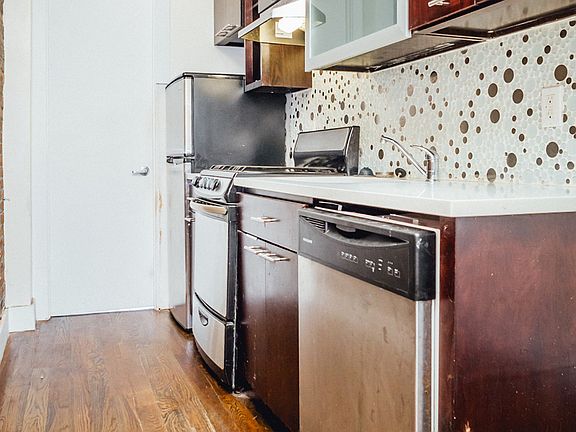 3rd image of 891 Bergen St APT 3L