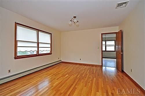 4th image of 243 Lakeview Ave