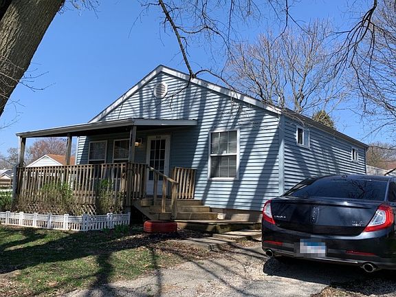 3rd image of 915 E Wilson Ave