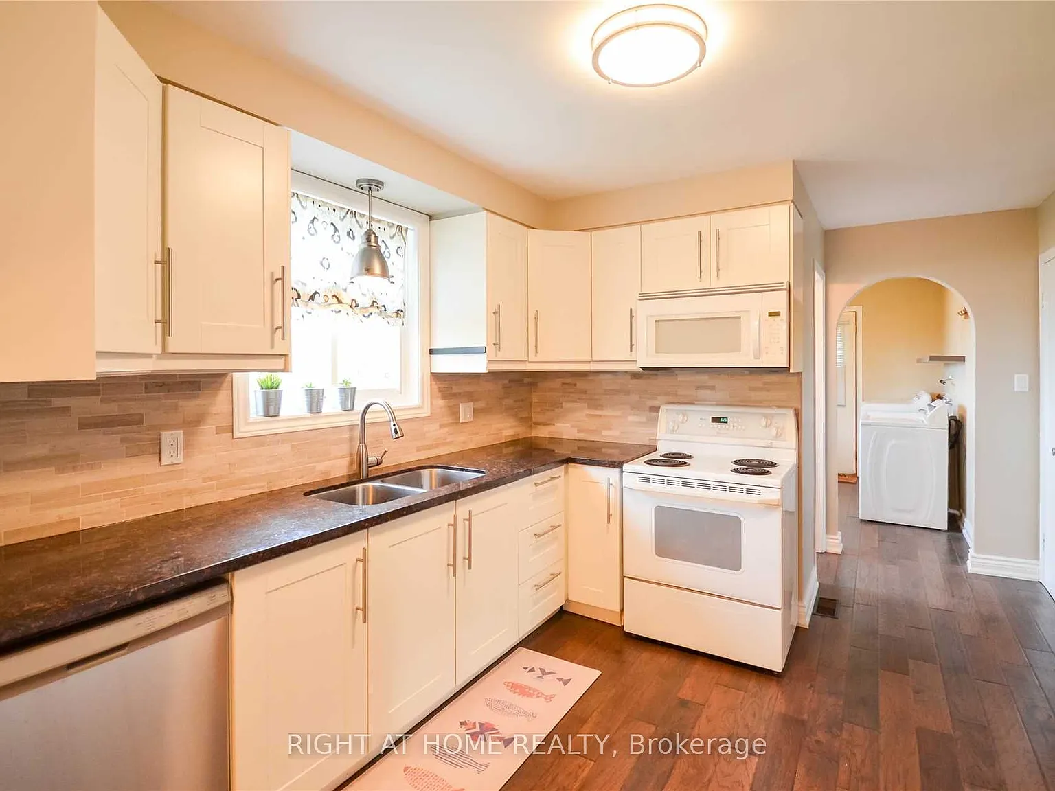 3 bed, $3,500 — Photo 4