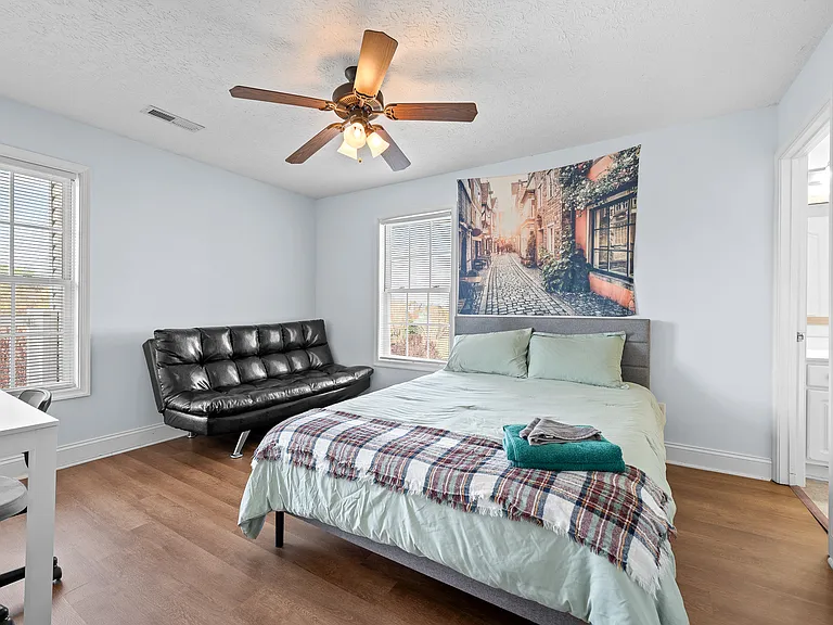 100 Capstone Dr — Photo 24
