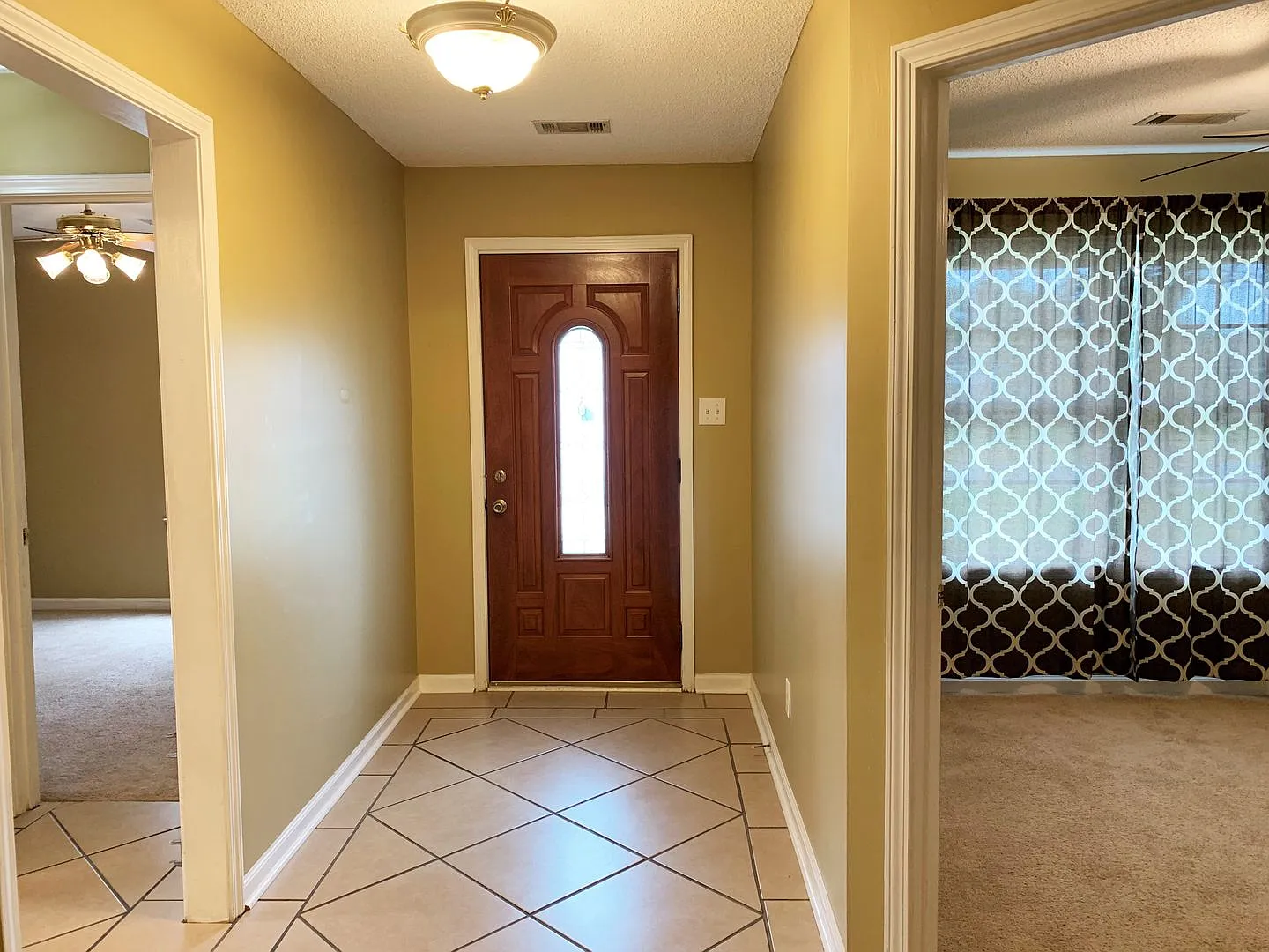 Super Cute 3BD/2B Home in Veterans School Zone — Photo 4