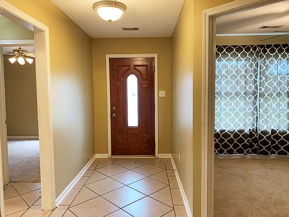 4th image of 406 Chadwyck Cir