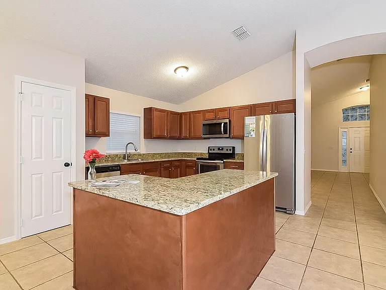 1070 Corkwood Dr — Photo 5