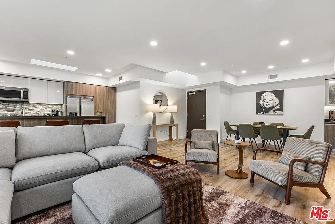 3 bed, 3.0 bath, 1864 sqft, $8,000 — Photo 3