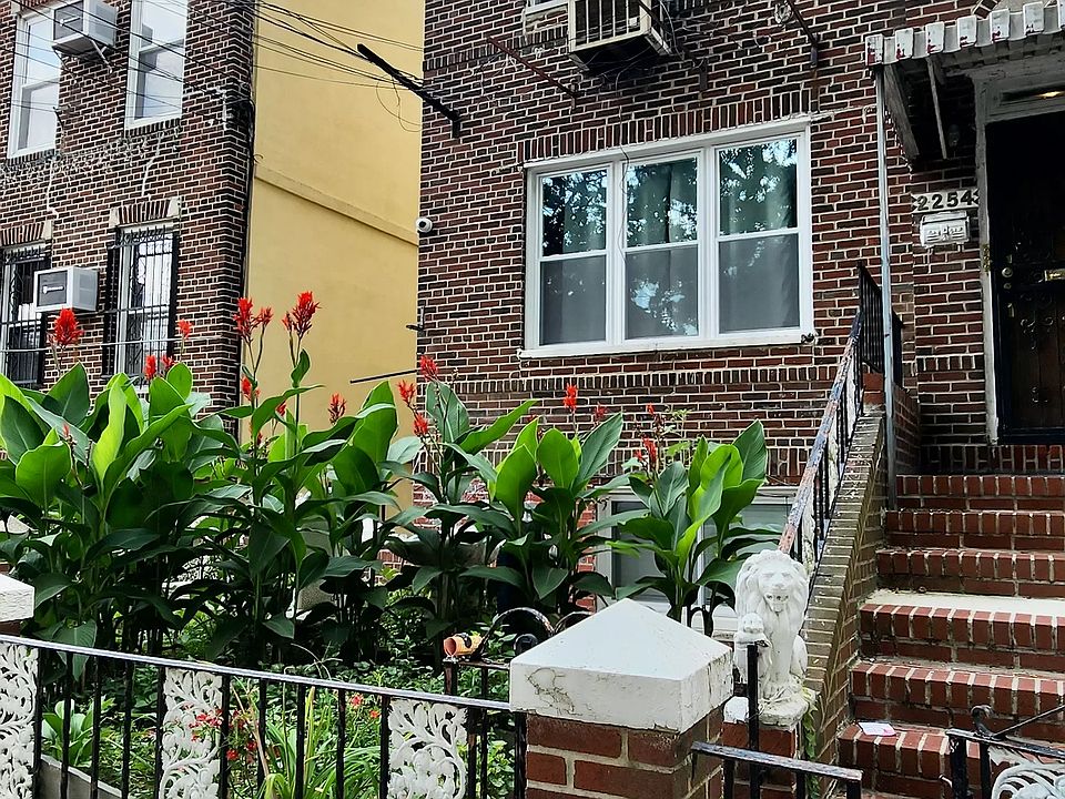 1st image of 2254 Crescent St