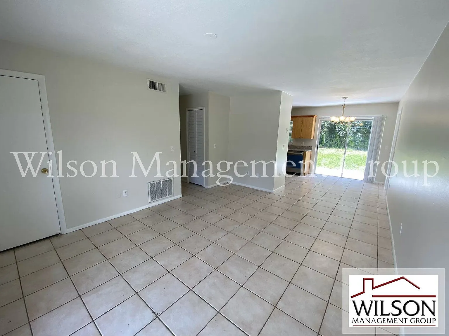 3 bed, 1.5 bath, 918 sqft, $1,800 — Photo 4