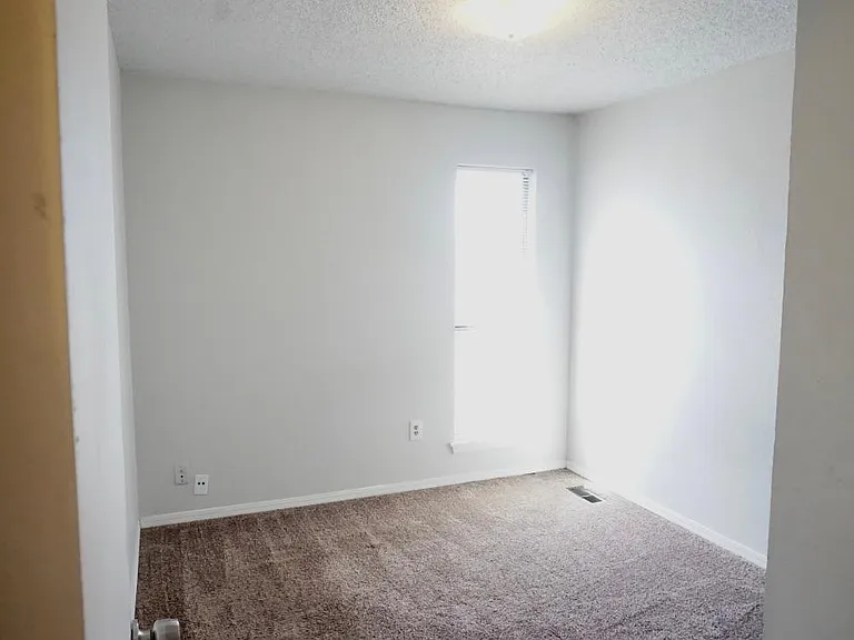 9027 N Rockwell Dr — Photo 26