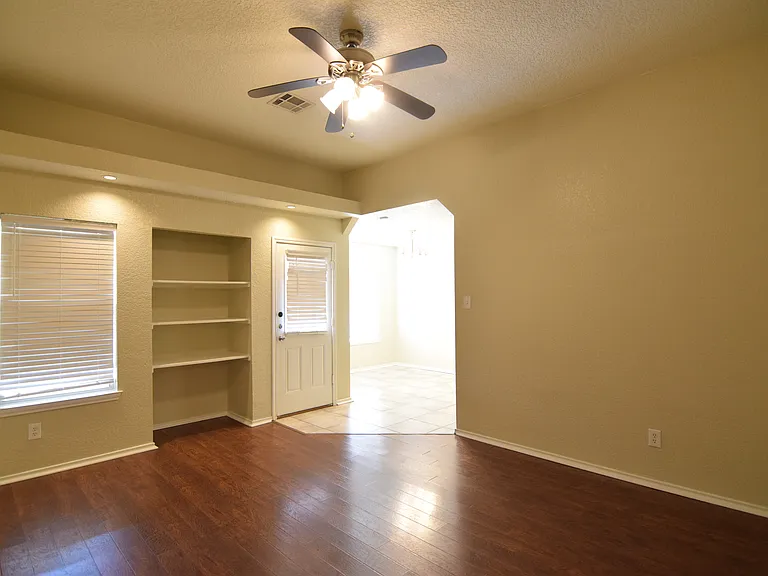 2802 Wesley Dr — Photo 9