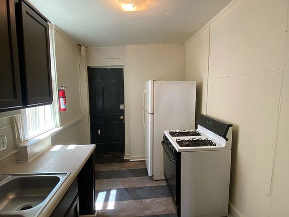 3rd image of 231 Franklin Way