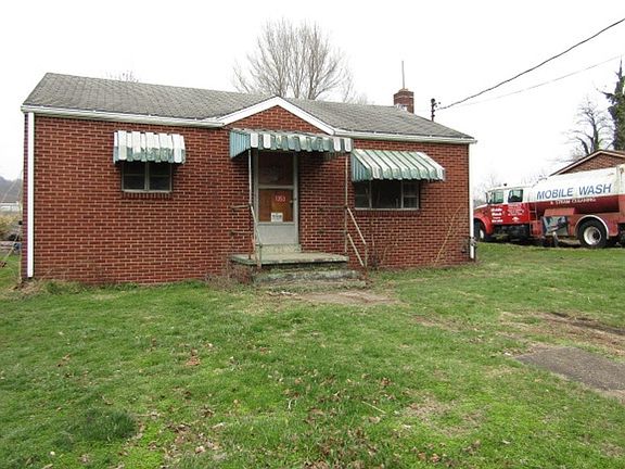 2nd image of 1353 Front St