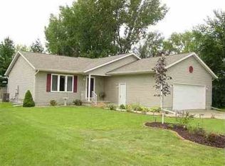 2822 Crescent Dr, Cedar Falls, IA 50613