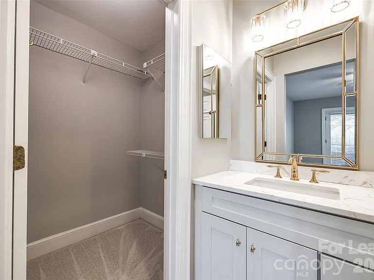 2220 Roswell Ave — Photo 21