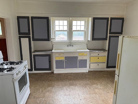 2nd image of 813 Barnhill Cir #1