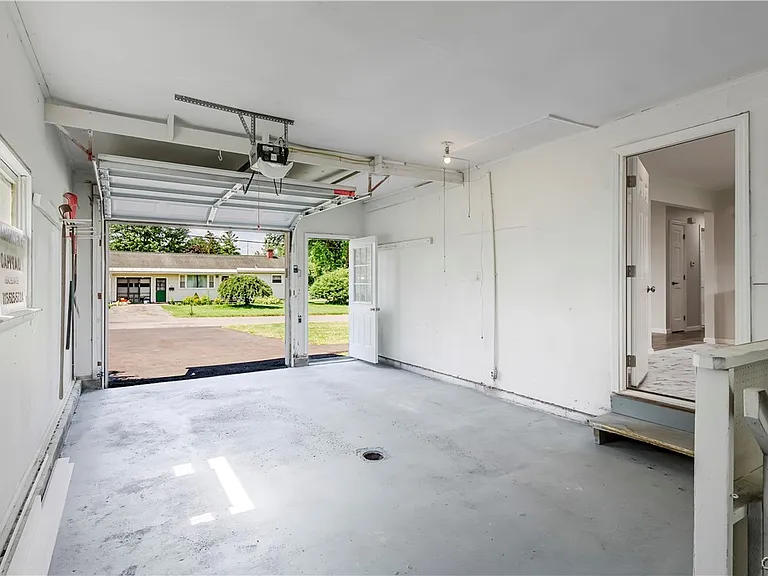 222 Wilber St — Photo 42