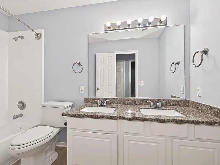 3135 Silver Cedar Trl — Photo 26