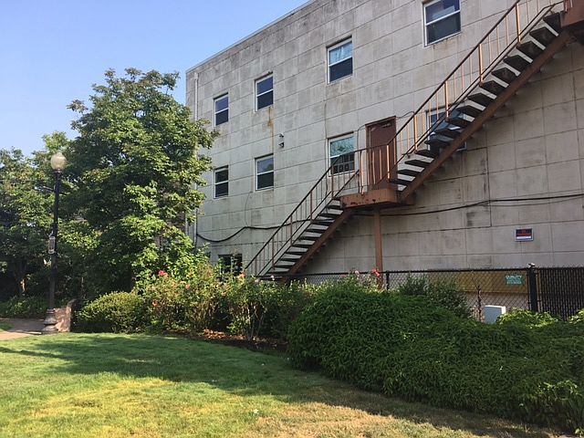 1st image of 748 SE Jackson St APT 1