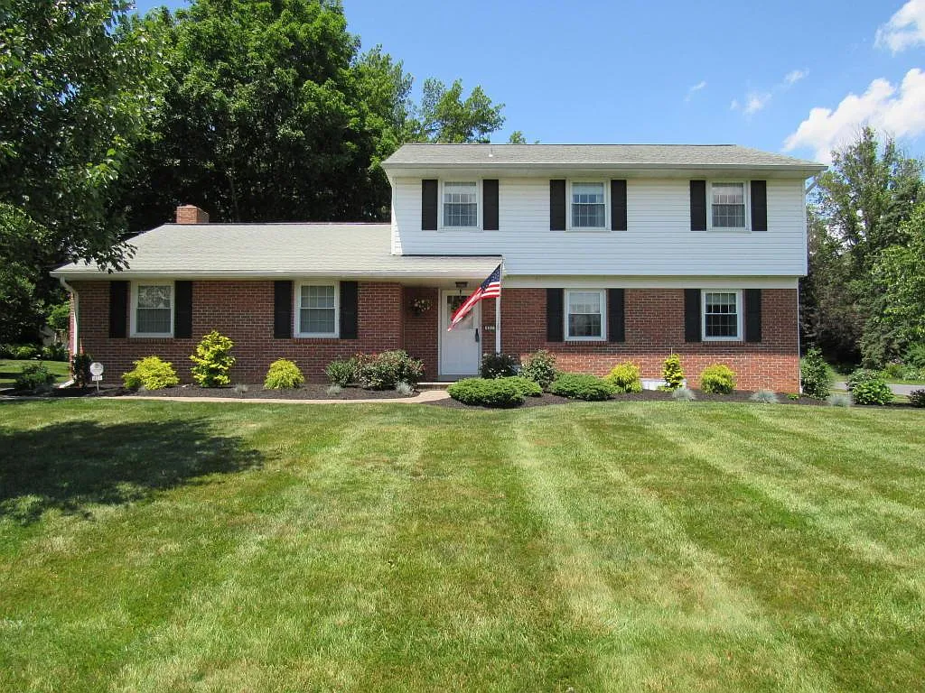 427 Revere Rd photo 1