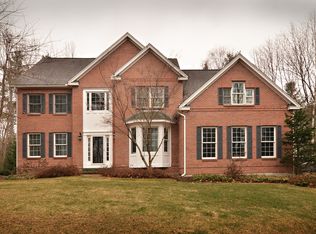 16 Cherry Lane, Bedford, NH 03110