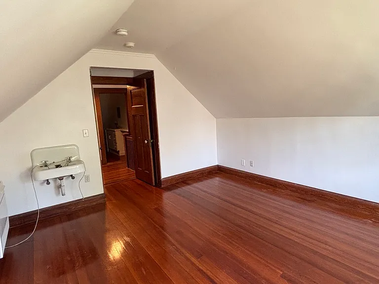 41 Powell St — Photo 4