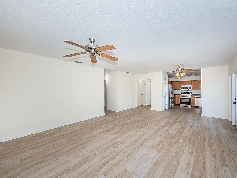 251 Pompano Dr SE #D — Photo 10