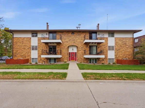 3046 4th St APT 11, Moline, IL 61265