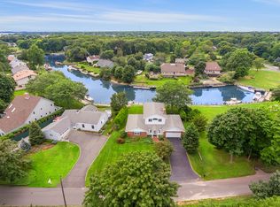910 Maple Ln, Greenport, NY 11944