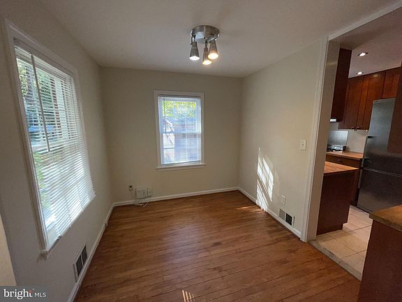 4th image of 2805 Farmington Dr