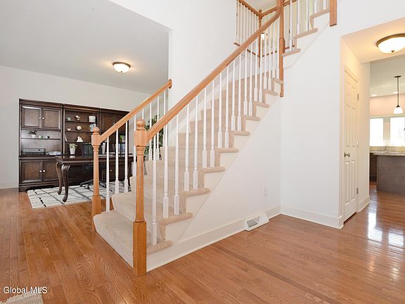 3rd image of 17 Tisdale Ln