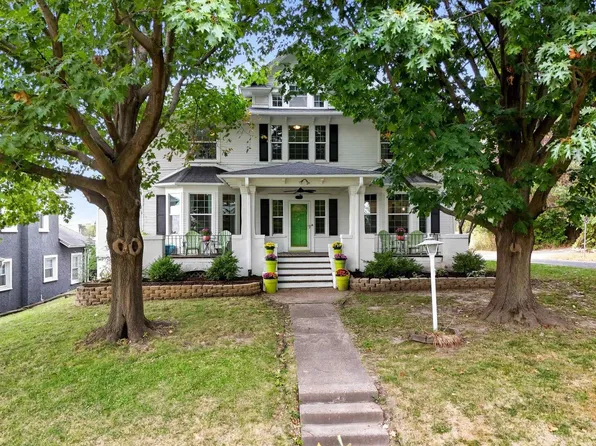 46 Hillcrest Ave, Davenport, IA 52803