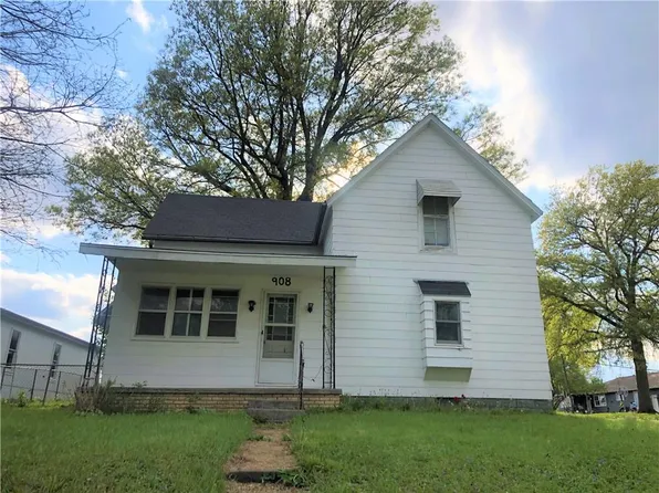 908 Main St, Stewartsville, MO 64490