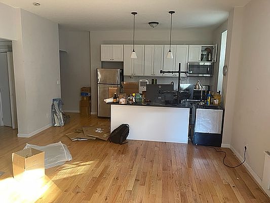 3rd image of 27 E 94th St APT 1B