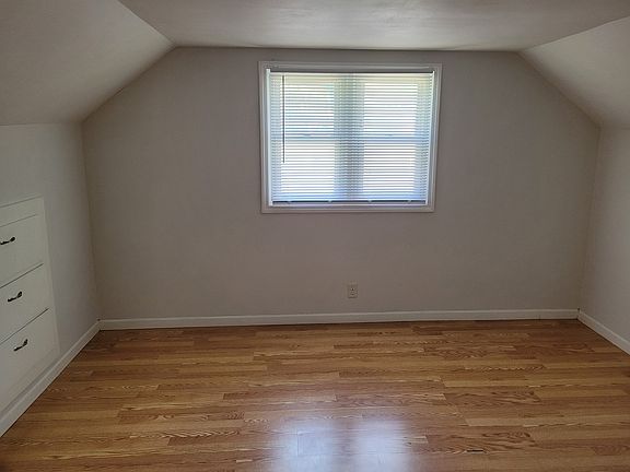 4th image of 721 Center Ave