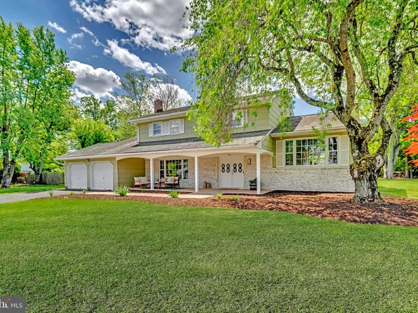 10 Manor Ridge Dr, Princeton Junction, NJ 08550