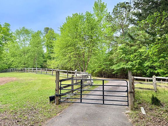 2nd image of 2427 Louisville Road