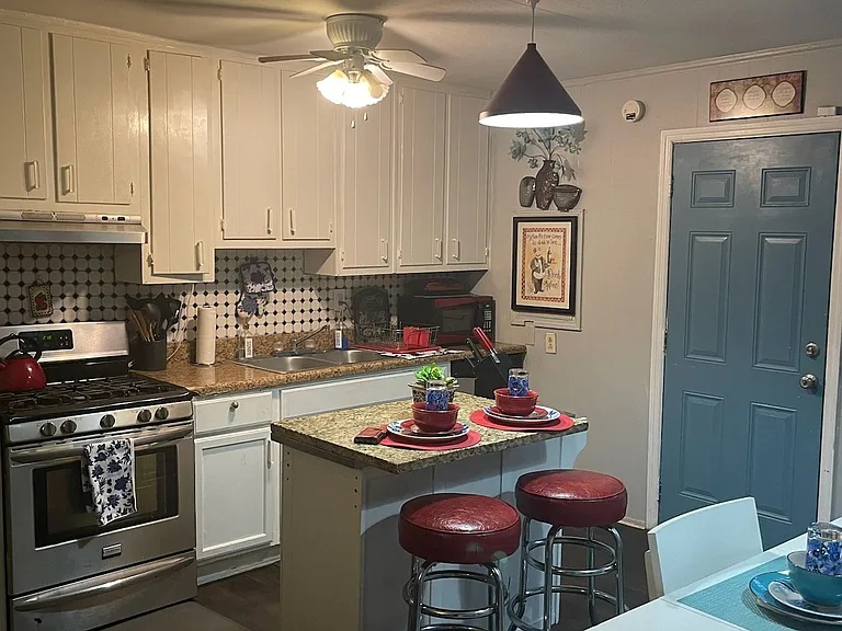 1224 Octavia St SE — Photo 5