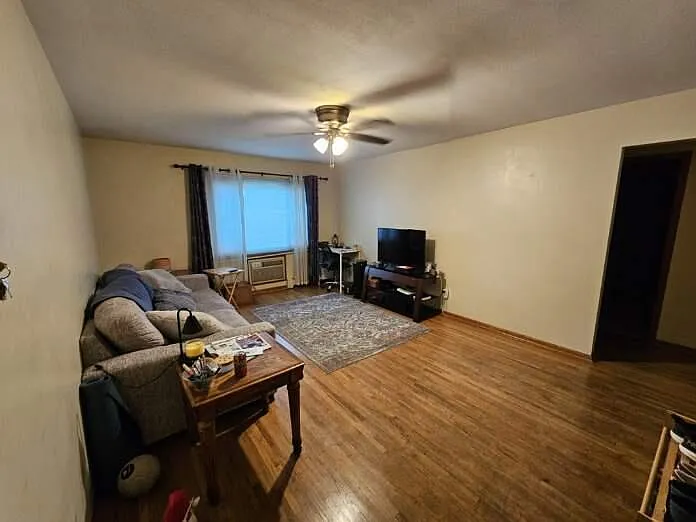 2 bed, 650 sqft, $900 — Photo 3