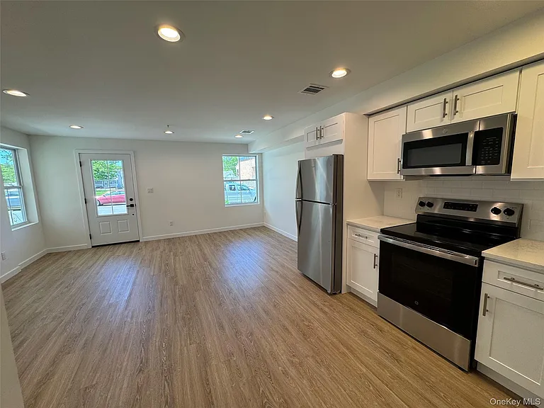13 Park Ave — Photo 3