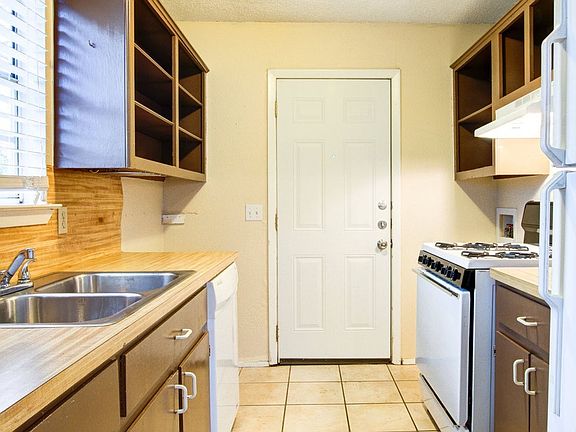 3rd image of 907 Taulbee Ln #B