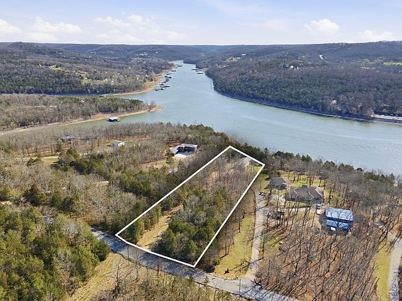 2nd image of 942 Lake Forest Drive