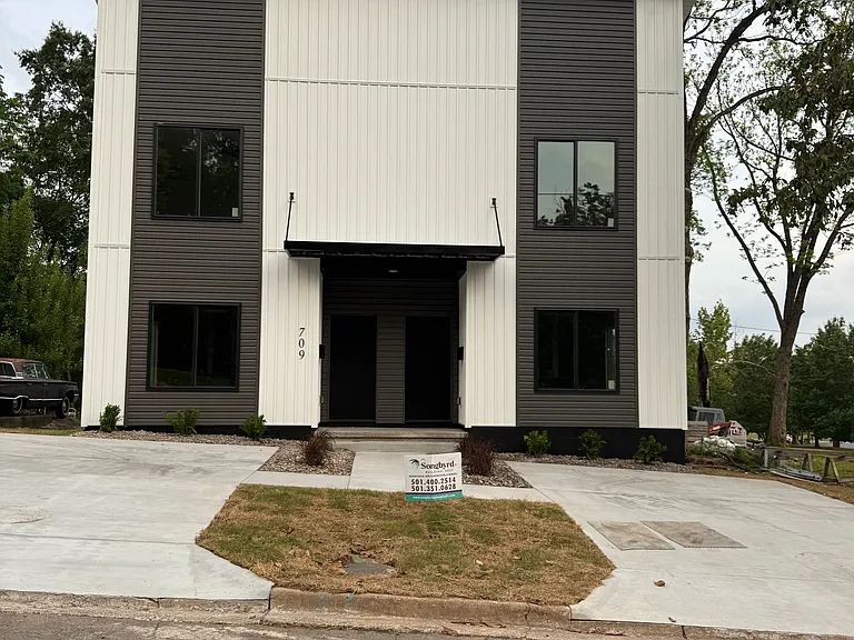 717 W 32nd St #A — Photo 20