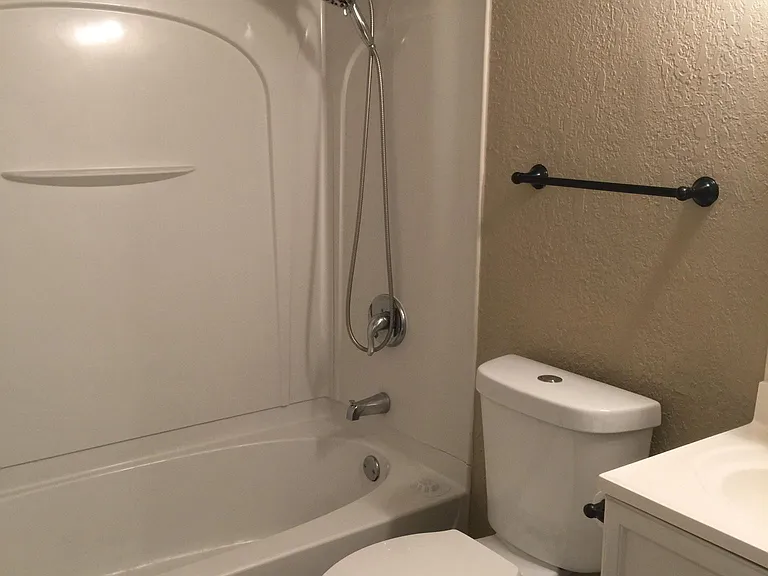 1733 Lawrence Ave #A — Photo 11