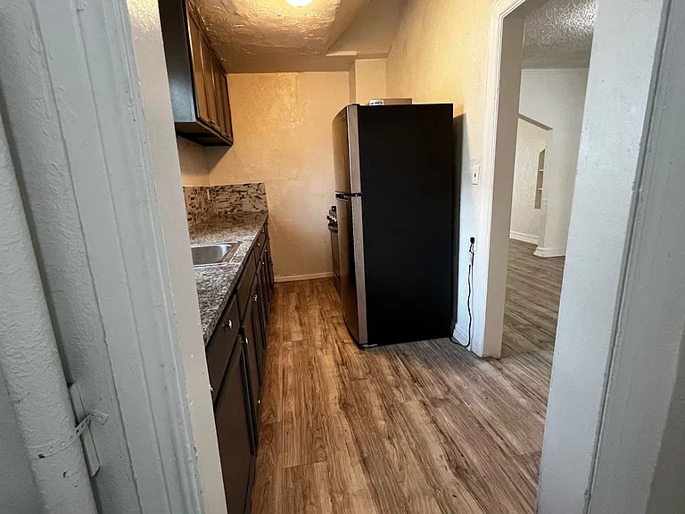 2240 NE 20th St — Photo 10