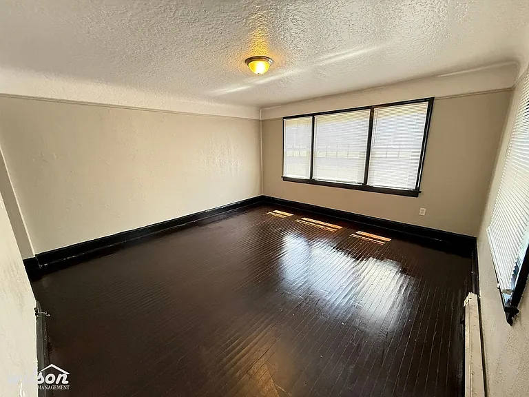 1501 W Yakima Ave — Photo 2
